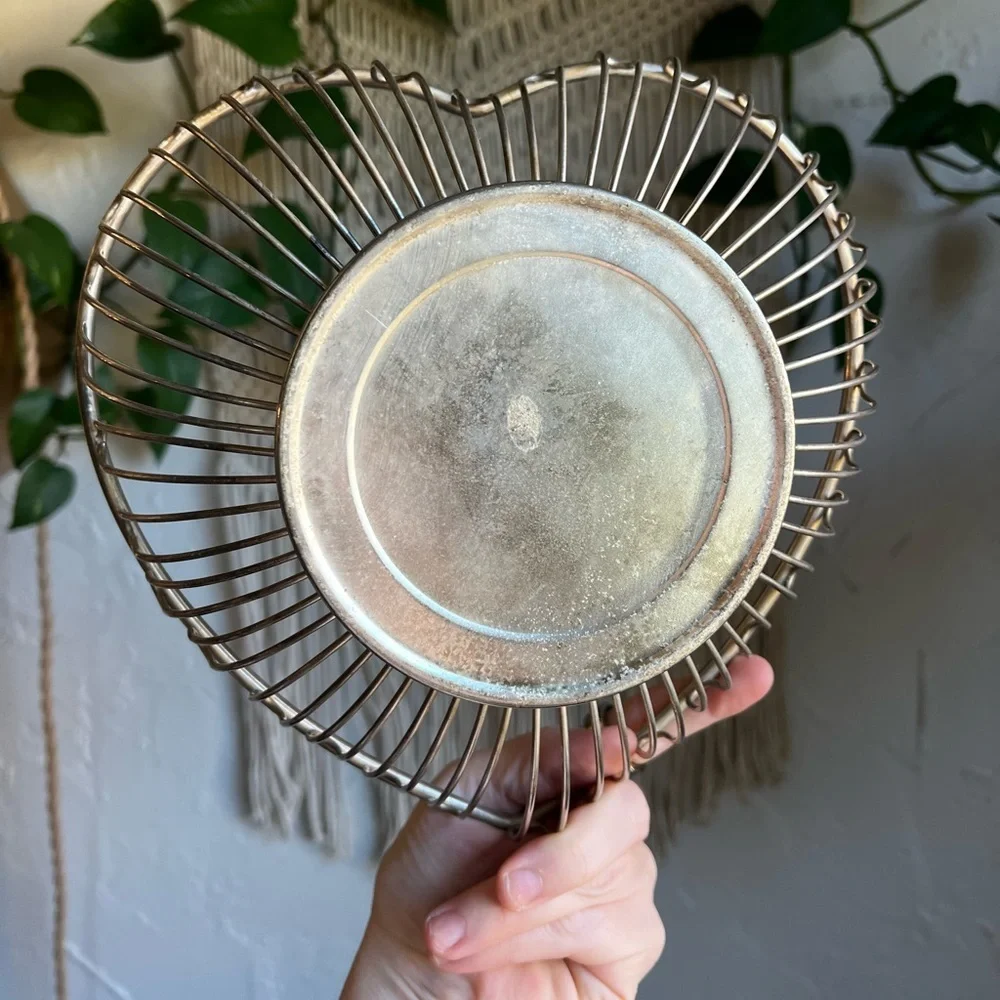 Vintage Mid Century Modern Brass Heart Basket Wire Fruit Bowl, Hollywood Regency